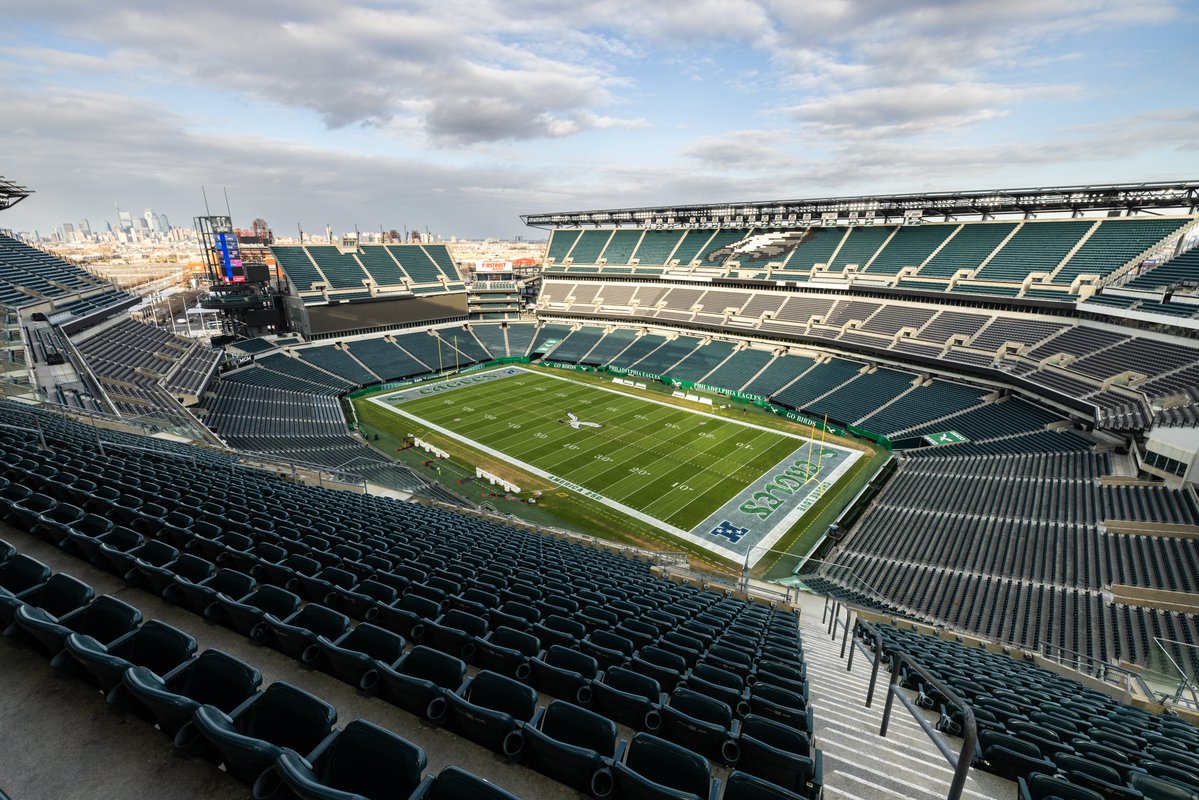 Eagles's tweet image. New Kelly Green end zone just dropped 😮‍💨