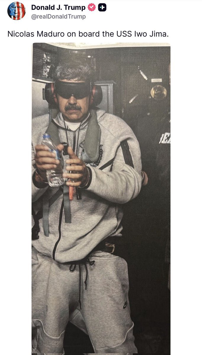 GustavoLainette's tweet image. #EEUU Esta es la foto oficial de la detención de Nicolás Maduro, lo publicó el presidente de los Estados Unidos Donald Trump.

La foto que todos queríamos ver 😎

Se abre la temporada de la cacería de los chavistas 🔥 

Dios con nosotros, cúmplase!
#ResistenciaVenezolana