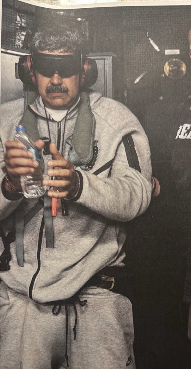 ABD Başkanı Donald Trump, sosyal medya hesabından Venezuela Devlet Başkanı Nicolás Maduro'nun USS Iwo Jima amfibi hücum gemisindeki fotoğrafını paylaştı.