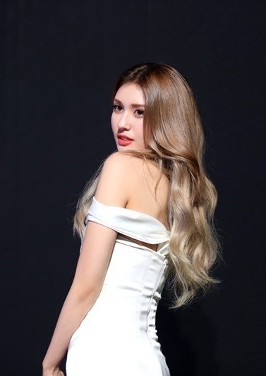 dearwinterkitty's tweet image. Jeon Somi Unite On : Live Concert 2020