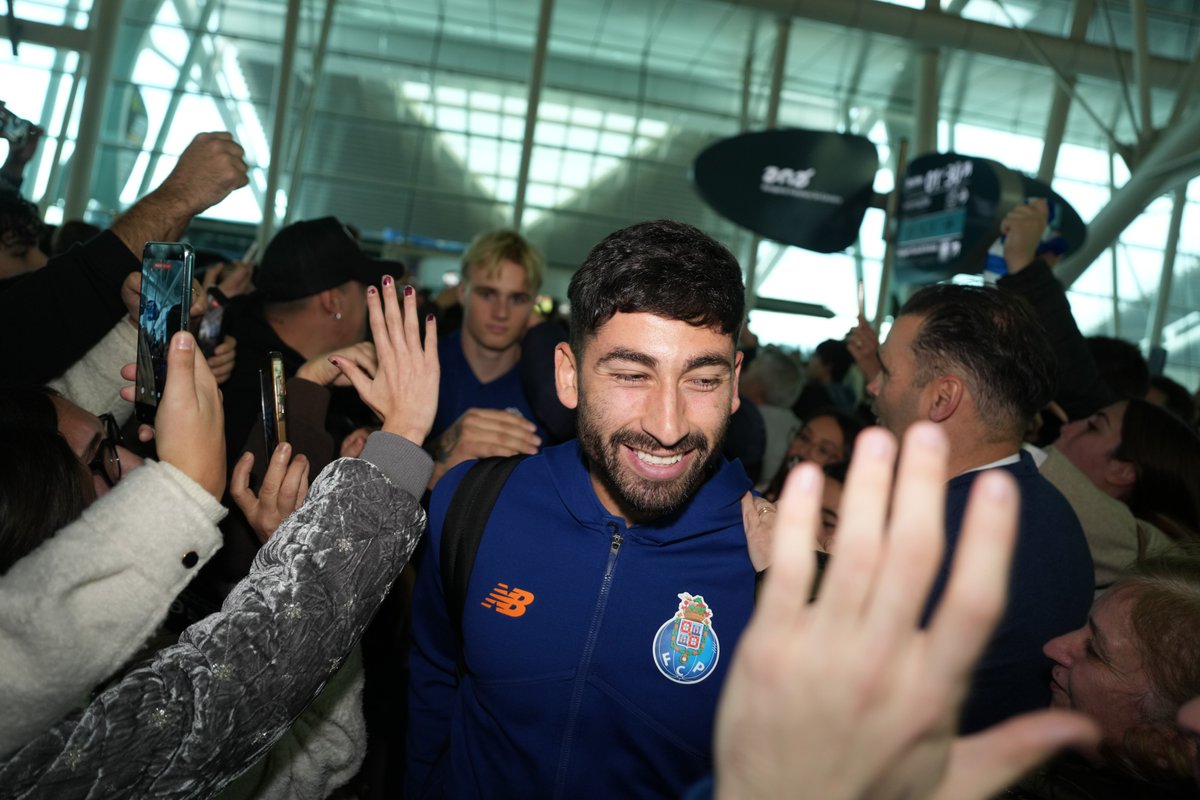 Juntos somos mais fortes.
Será sempre da unidade que sairá a nossa força. 💙

Uma só ambição? Vencer 🐉 

Até já São Miguel, Açores! 💪