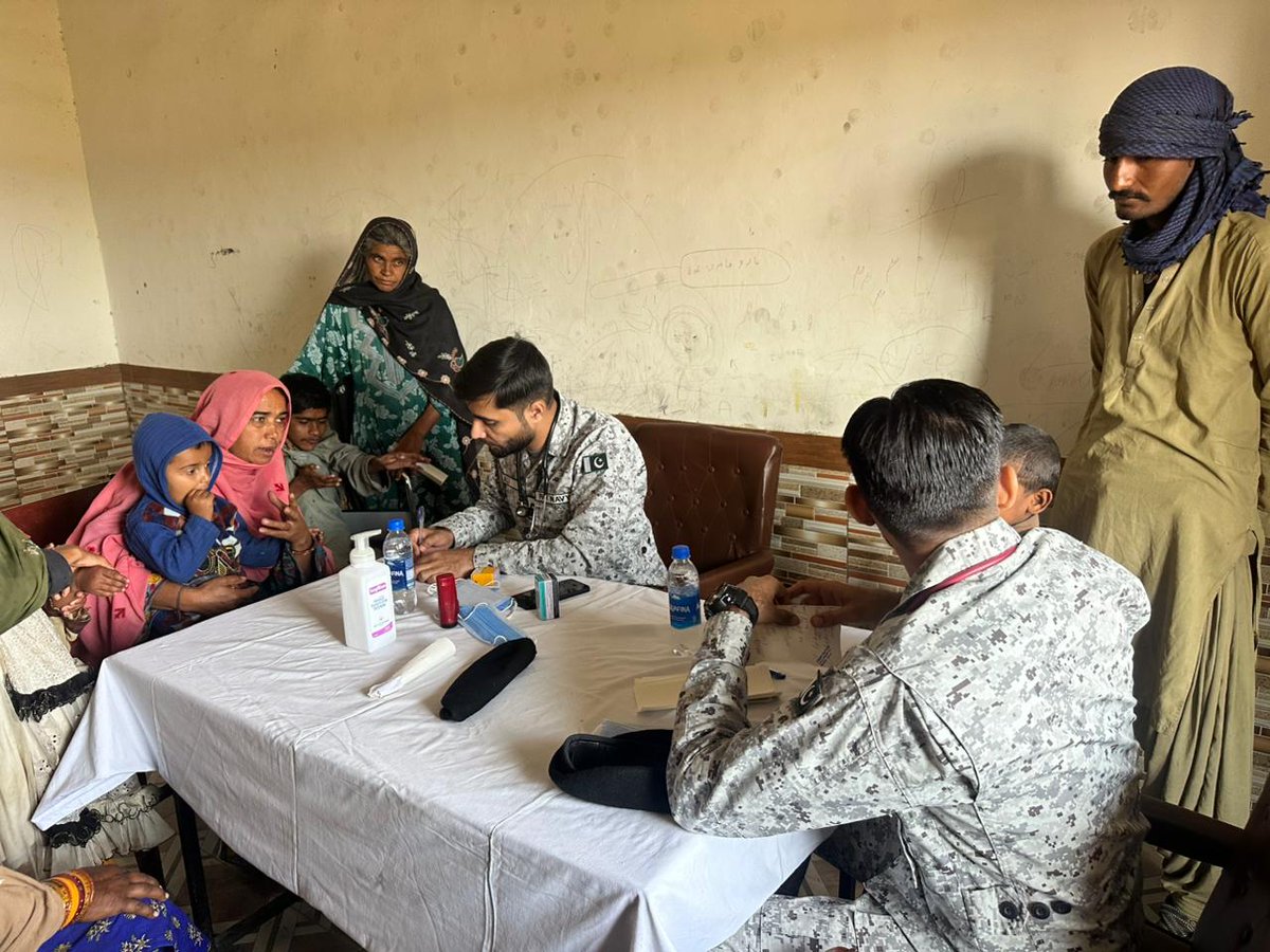 PN_HQCC's tweet photo. The initiative was undertaken as part of Pakistan Navy’s enduring commitment towards community welfare and humanitarian assistance, with the objective of extending quality healthcare facilities to local populace. (3/3)

@dgprPaknavy 
@PakistanNavy https://t.co/YCtlwS0H80