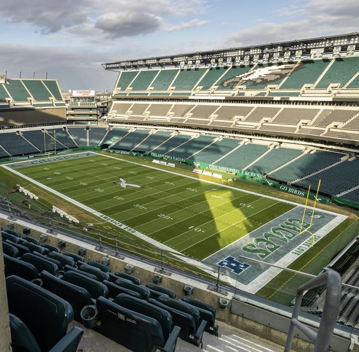 UNISWAG's tweet photo. Throwback field design for the @Eagles 

#uniswag https://t.co/DtTxRuayQL
