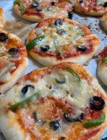 الميني بيتزا بالليل الخيار الافضل للشتاء الطويل...