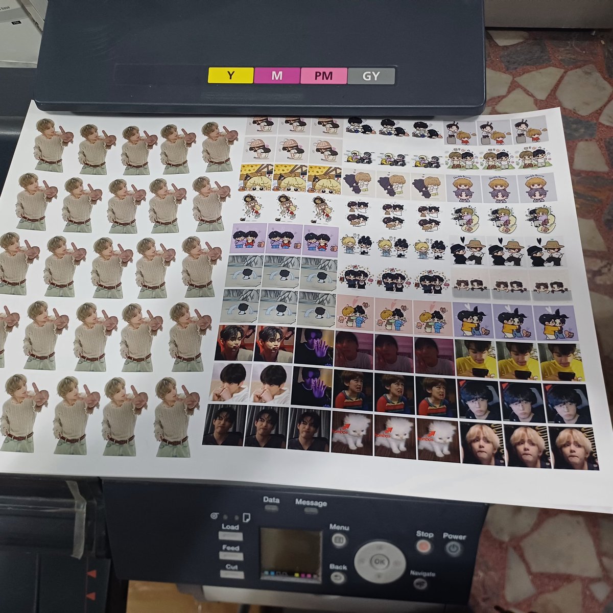 Milyon tane stickerim ve ajandam hazır  ilk olacak benim için çok heyecanlıyım umarım devamliligi sağlarım