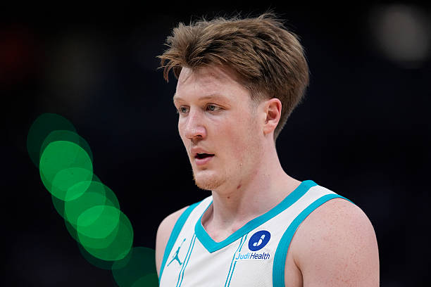 Kon Knueppel | 2025-26
(33 games played)

19.5 points (43% 3P)
5.1 rebounds
3.6 assists