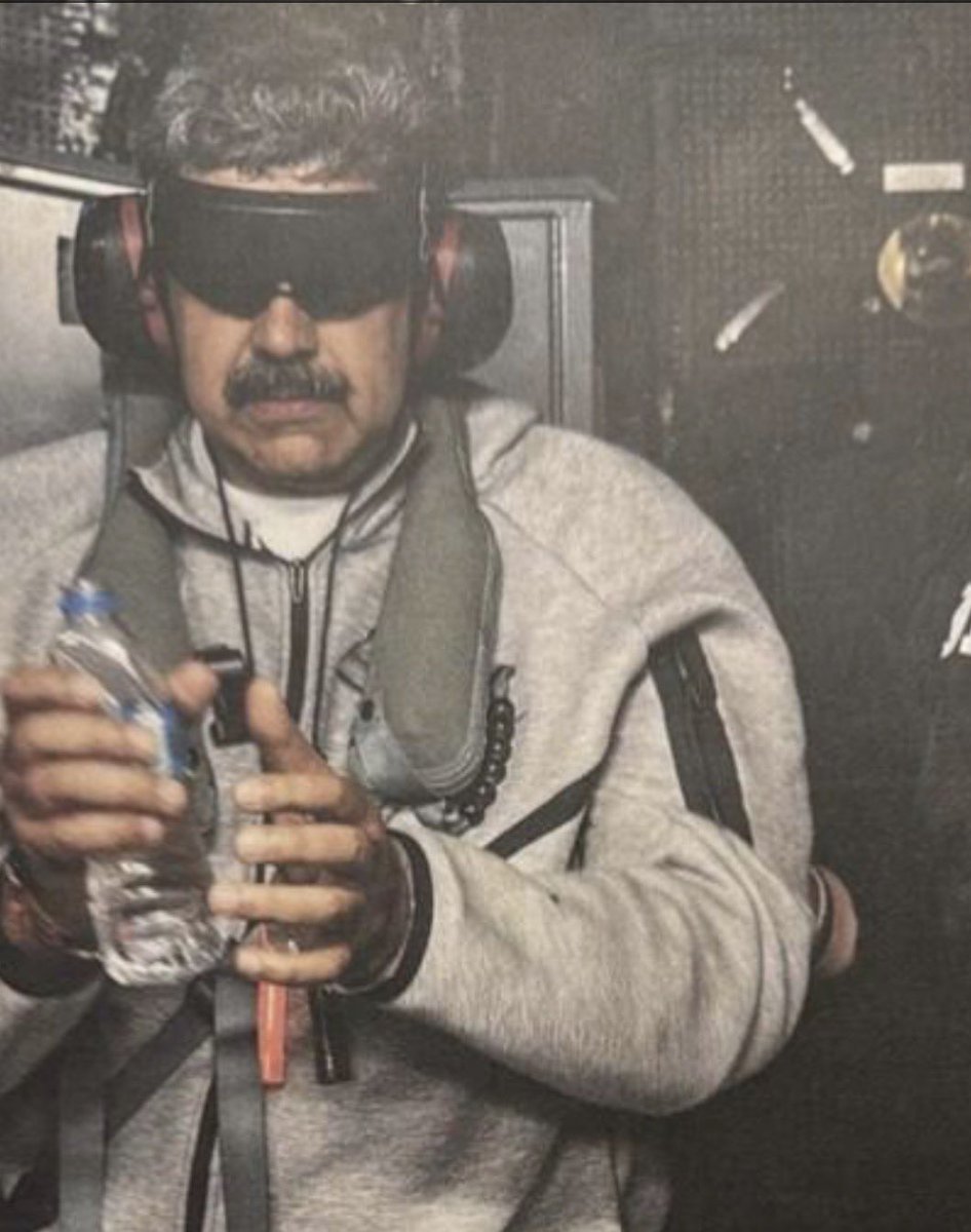 Тем, кто сейчас скорбит о том, что создается какой-то неправильный прецедент: свергать диктаторов - это замечательный прецедент, а неправильный прецедент у вас под носом в Европе, друзья мои, когда нелигитимный президент попытался очень похожим образом захватить легитимного