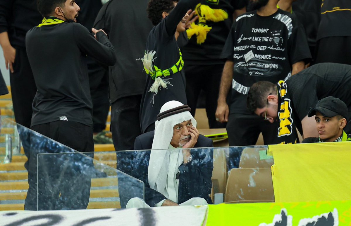 بتكبر وتنسى الاتحاد 
بعد ستين سنة في الملعب :