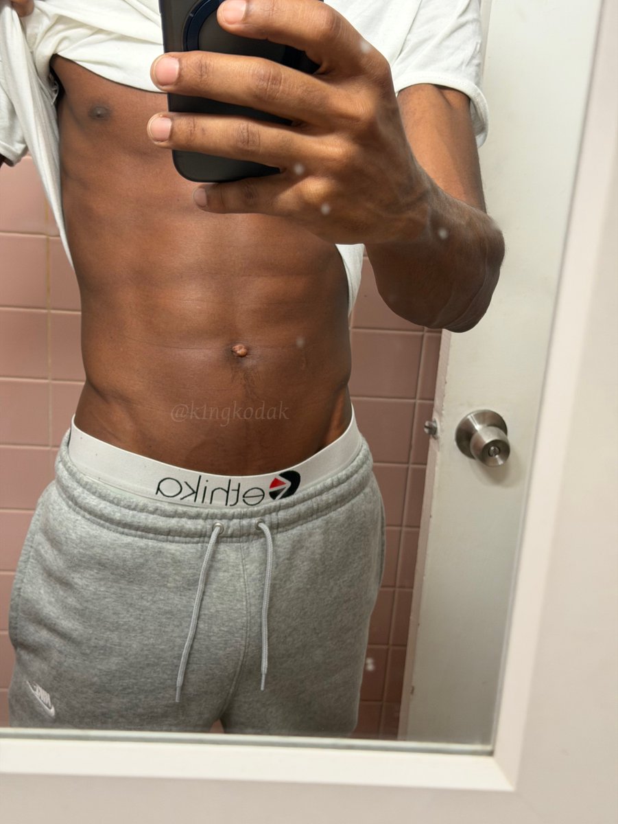 _khriskilo's tweet photo. I like this “Clean Up” feature 🤳🏾✨
#iPhone https://t.co/iiPbOhpQyo