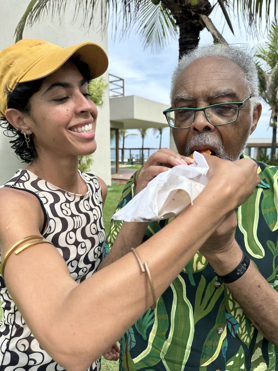gilbertogil's tweet image. Hoje é dia de @belagil , a cozinheira da casa, capricorniana da Bahia, que chegou no início do ano para alegar a #FamíliaGil 💙

Que o ano seja leve, cheio de alegrias e que voce siga contribuindo pra um mundo melhor. Parabéns Bela!

#EquipeGil