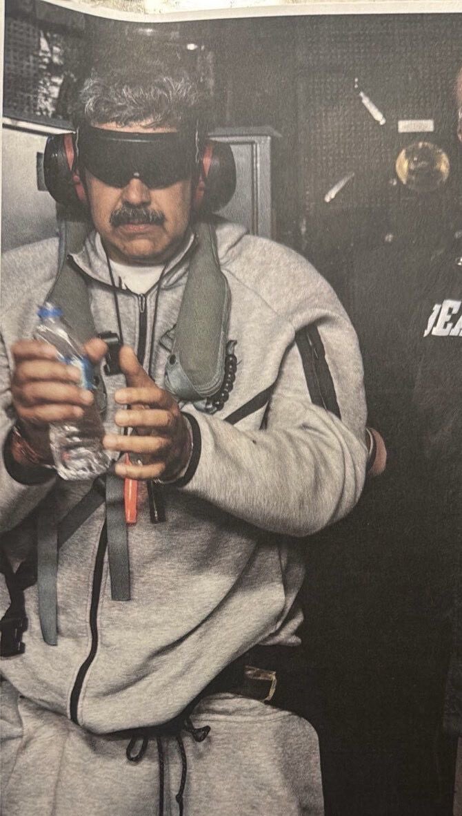 craspyyyy's tweet image. [TEORIO] maduro se dejo capturar para tener esta pedazo de foto y usarla en su proximo disco de trap under