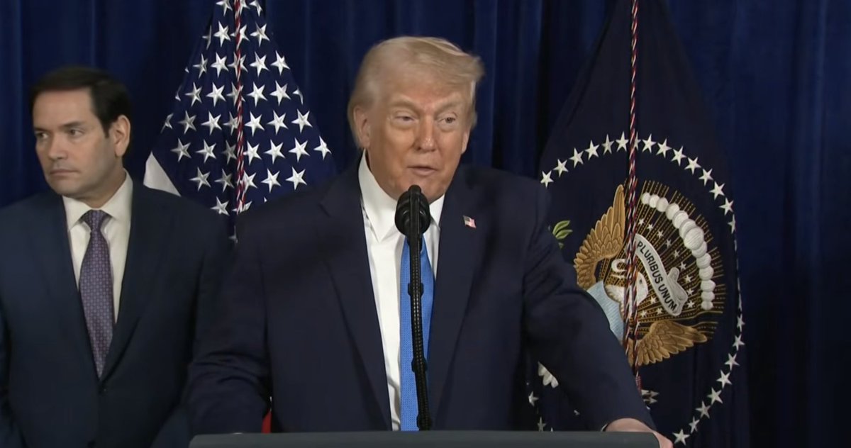 visegrad24's tweet photo. President Trump once again says that Colombian President Gustavo Petro needs to “watch his ass.”
🇺🇸🇨🇴 https://t.co/9EiI9IzFj1