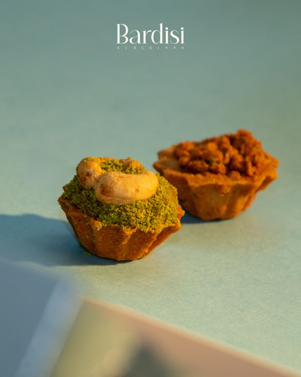 Bardisisweets's tweet photo. تارت برديسي بطعم متوازن ولمسة فاخرة ✨

متخصصون في صناعة الحلويات الشرقية والغربية بأجود المكونات
 نحرص أن تكون كل لقمة تليق بذائقتك الرفيعة
الجودة عندنا قيمة قبل ما تكون سعر

#حلويات_برديسي #برديسي 
#حلويات_طيبة_برديسي_إخوان #طيبة_برديسي https://t.co/xQD02sALYv