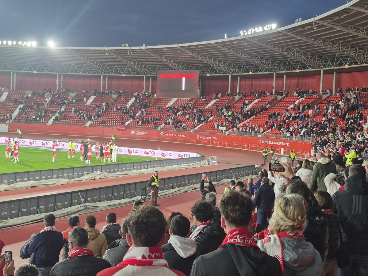 Adolfogs_'s tweet image. Los tres puntos, el derbi y las tapas son almerienses. AVANTI UNIÓN. ♥️🤍