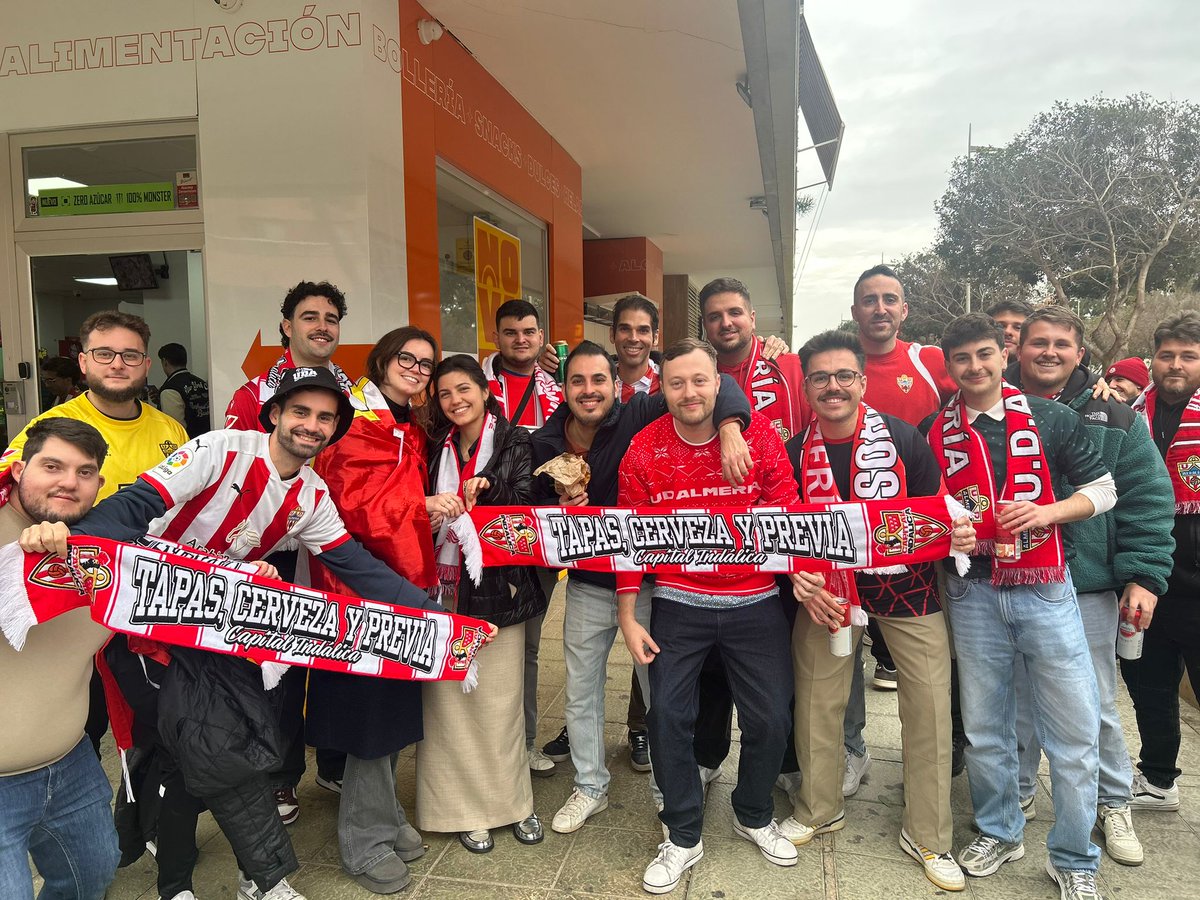 Adolfogs_'s tweet image. Los tres puntos, el derbi y las tapas son almerienses. AVANTI UNIÓN. ♥️🤍