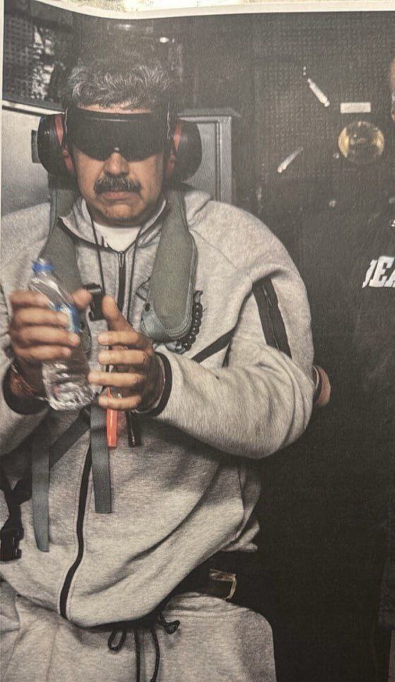 𓅓𓁠 tweet media