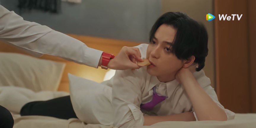 นอนกินขนมบนเตียงแบบเด็กเล็ก

บาส                                       นอร์ธ

#แม็กกี้บาส  #โจฮันนอร์ธ #maxkybas