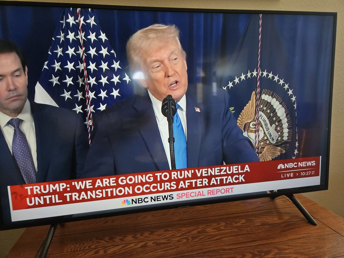 Le preguntaron a Trump que qué va a pasar con los intereses de China y Rusia en Venezuela, y contestó que ahora les va a ir mejor porque les van a vender más petróleo que el que les vendían antes con Maduro en el poder. Y MUCHOS  PENSANDO QUE ES ASUNTO DE DROGA O DICTADURA 🤦 👇