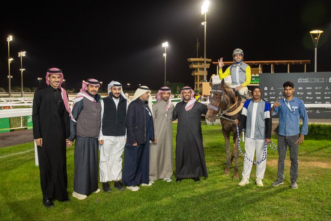 #موسم_سباقات_الرياض
#الحفل_56
#الشوط_11
الفائز: تراحيب |بريطانيا | ابن بوبي كيتن
المالك: جمال عايض سرور العتيبي
المدرب: فهد مسلط
الخيال: نواف المضياني
المنتج: Mrs P. T. Tellwright
الزمن: 1:42:50
المسافة: 1600م
#صحيفة_الفروسية