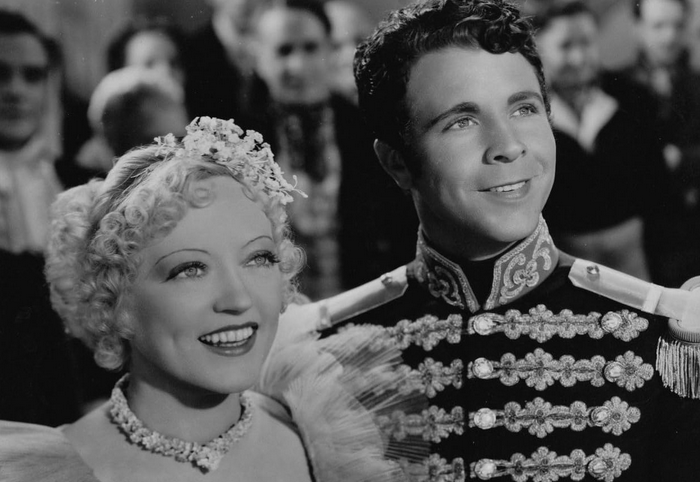 Dwightcrazy's tweet photo. Remembering #MarionDavies on her birthday, seen here in "Hearts Divided" from 1936. https://t.co/ISzcNg3w2d
