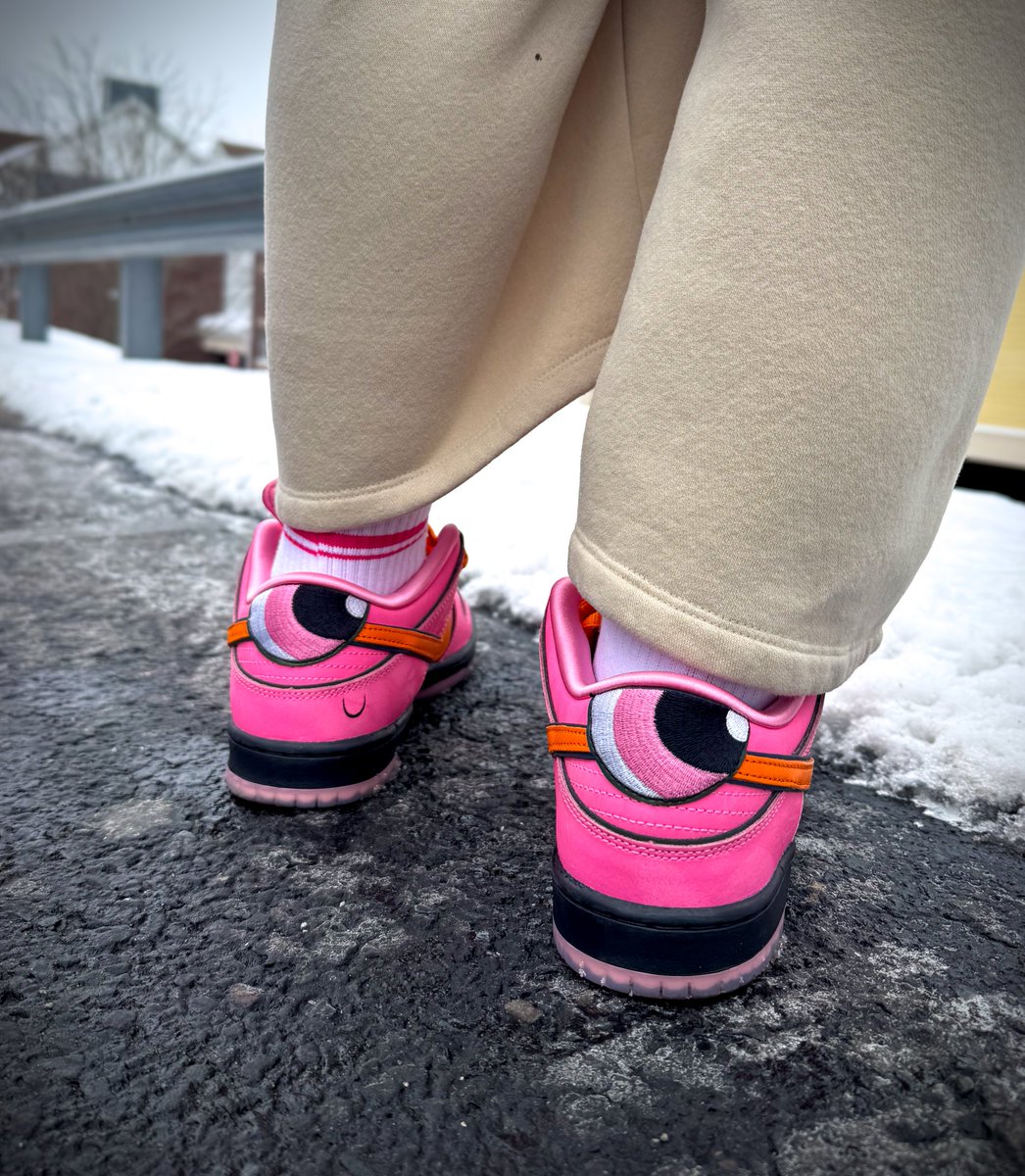 Too Cute to Look Away💖

#KOTD #sneakers #photooftheday