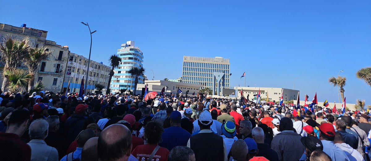 La soberanía de los Estados está en peligro después del atropello que ha cometido el gobierno de los #EEUU en #Venezuela. 

Una acción ilegitima que viola el Derecho de nuestros pueblos a la paz. 

Al atacar a Venezuela, EEUU agrede a los pueblos de América Latina y el Caribe.