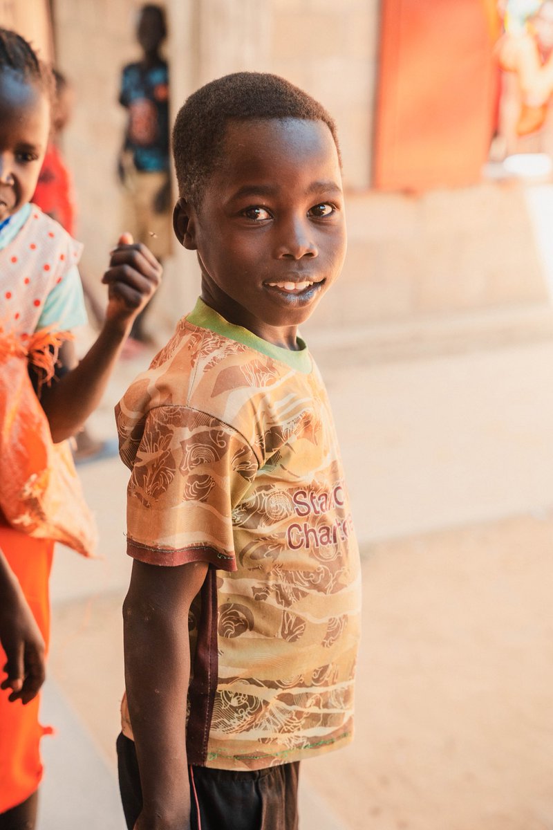 ToMoveMTNS's tweet image. This smile is why we started To Move Mountains. The people of Nuba spoke clearly: education is their greatest need. With it, students like this can solve real-world challenges, rise above circumstances, and lead their communities!