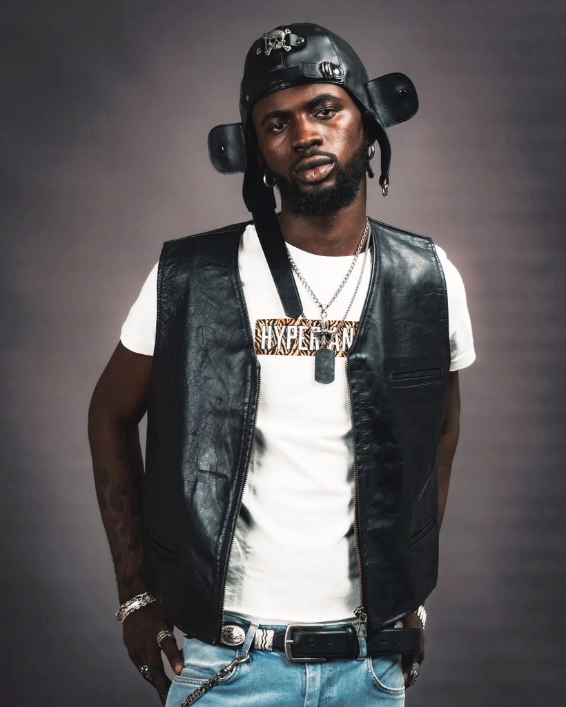 dfw_baron's tweet image. BLACK SHERIF 

Brilliant lyricist with profound depth. 
Legendary voice that resonates globally.  
Authentic storyteller of struggle and triumph.
Captivating performer who commands stages.  
King of heartfelt, emotional trap vibes.

Soulful icon topping charts effortlessly.…