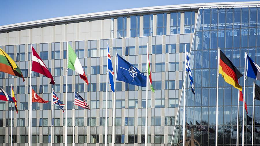 MGŁA WOJNY - SCHEMATY KREMLA NA 2026 ROK

Z kręgów byłych pracowników rosyjskich służb specjalnych docierają informacje o rozszerzeniu konfliktu poza Ukrainę i precyzyjnie zaplanowanym momencie decyzyjnym w lutym 2026 roku. 

Weryfikacja na podstawie danych open-source