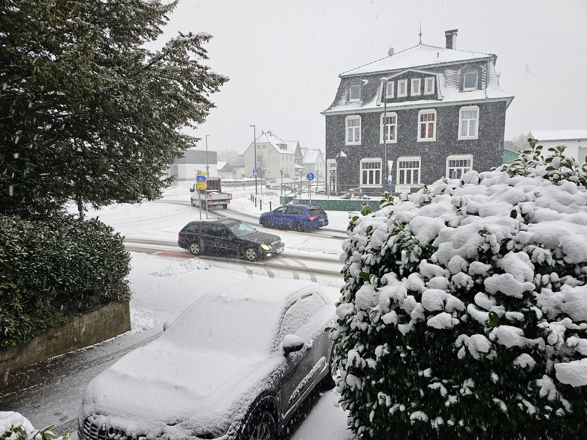 Winterwetter auch in Burscheid im Bergischen Land auf 250m ü. NN mit 15 cm #Schnee