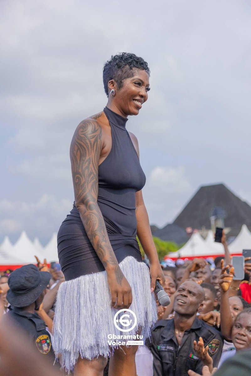 TheDamiForeign's tweet image. Make we forget hype, tiwa savage don Dey old o.😩