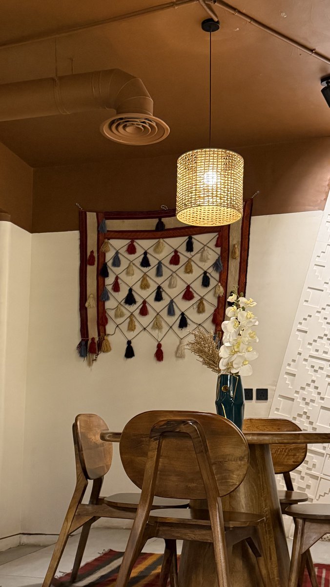 ToT2ot's tweet image. لعل الشاي يتحمل كل هذا 
الغليان ليلتقي بسكرته