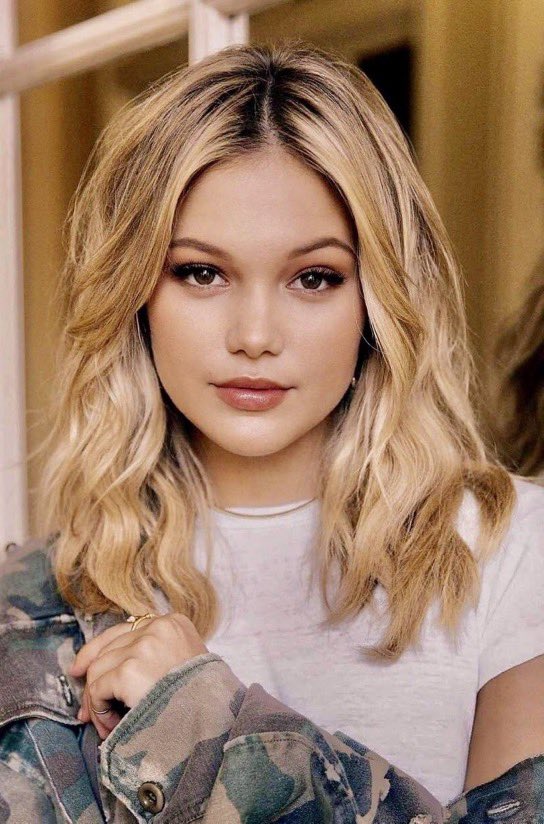 FootMassage204's tweet image. Olivia Holt. Angelic Little Feet In Heels!💙😇