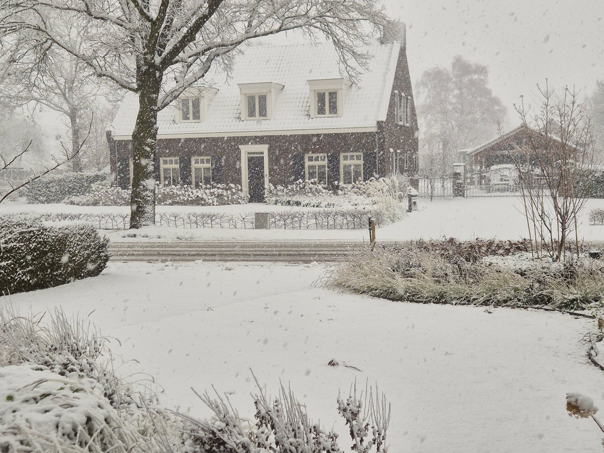 Een respectabele 7 cm in mijn woonplaats Melderslo na 2 dagen van sneeuwbuien en wat afsmelt tussendoor. Ik ben meer dan tevreden en er komt misschien nog wat bij.