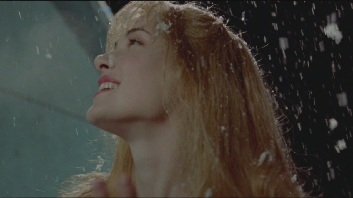 winona ryder in edward scissorhands (1990)