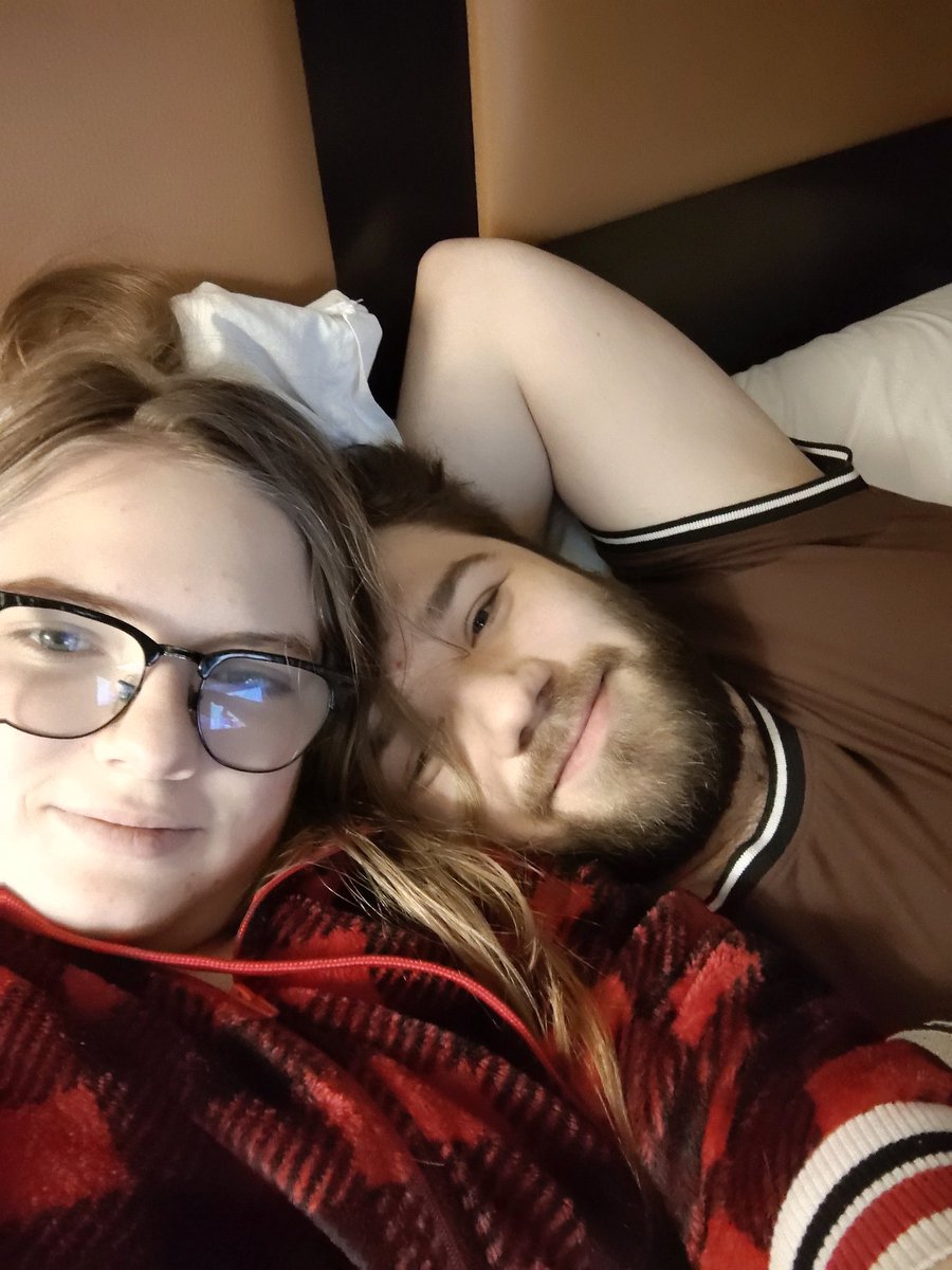 HopeAngeloVT's tweet image. When you're both sick in bed but you wouldn't want to be sick with anyone else