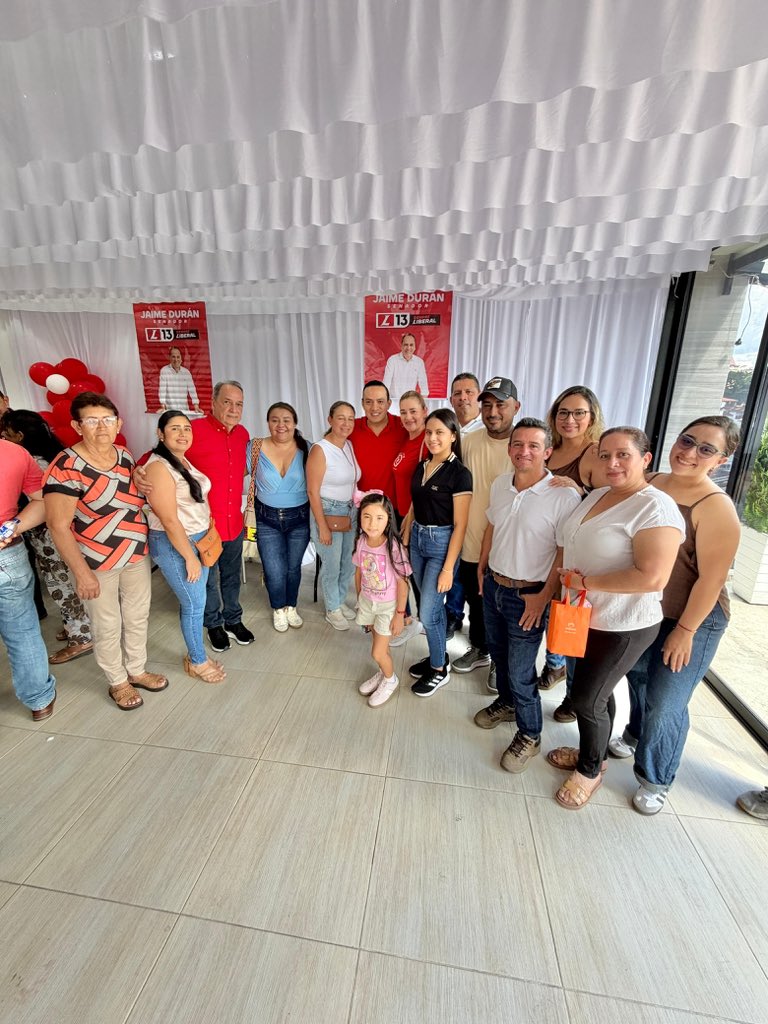 jaimeduranbar's tweet photo. Gracias a las familias y amigos que me acompañaron en el Pueblito Pesebre de Colombia. 🤩🙏🏽

Desde el hermoso municipio de Oiba iniciamos el 2026, conversando sobre los proyectos que queremos seguir impulsando para el desarrollo de la provincia santandereana. L13 🔴 #trabajoquedejahuella