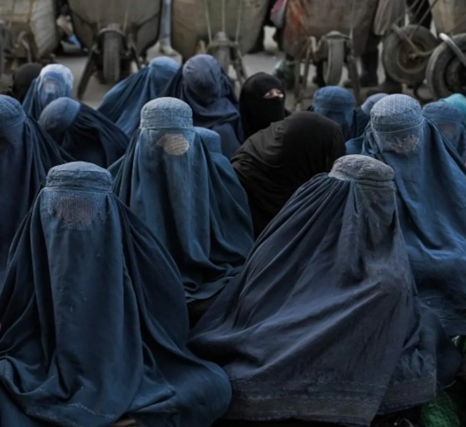 Mujeres afganas despues de que EEUU llevara la libertad a su pais.