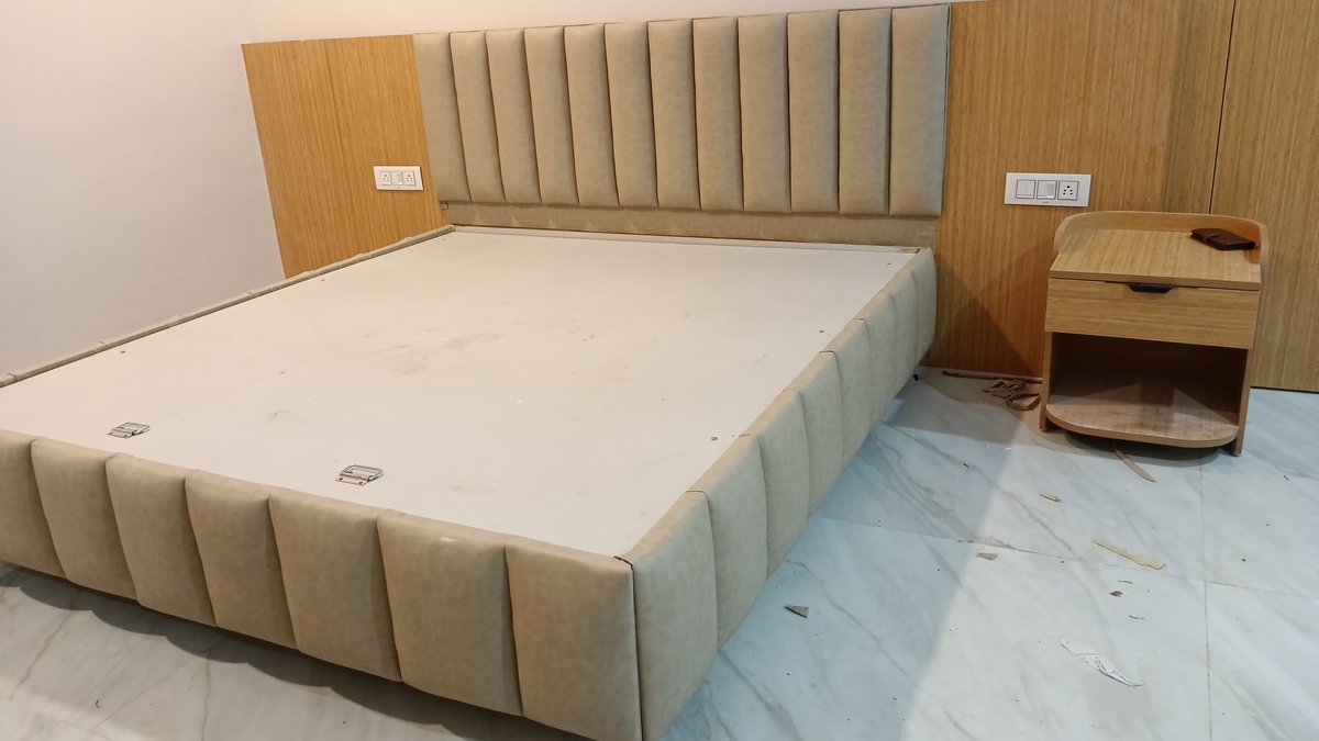 AnkitSa44065891's tweet image. #backcover #bed