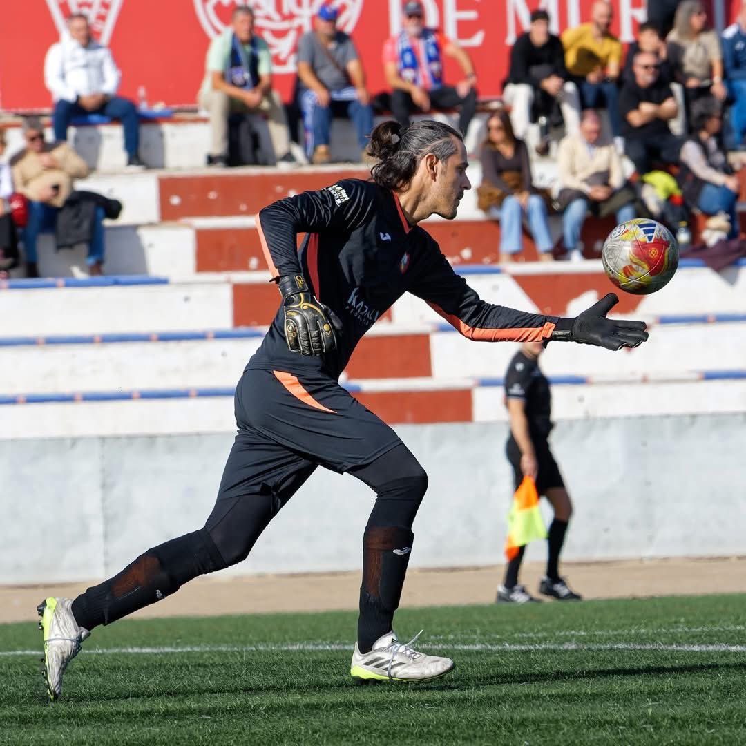 CPglovesES's tweet photo. ✅ Demuestra tu seguridad bajo palos de la mano de CPgloves 🧤 como lo demuestra nuestro amigo Emilio.

🤩 Su rendimiento no es casualidad, son sus armas #Horus 🖤💛 https://t.co/INpPlXu0Hj
