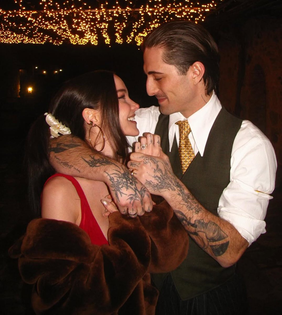 Redhead_Naya's tweet image. DOVE AND DAMIANO ARE OFFICIALLY ENGAGED