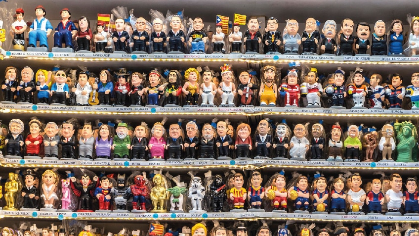 ArchPoints's tweet image. The caganer is a small figurine of a defecating peasant, part of Catalan culture, originating in the late C17 or earlier. A highly popular character in the nativity scene, since the 1940s there are now contemporary versions. #archaeology #anthropology #Catalunya #Spain #Cataluña