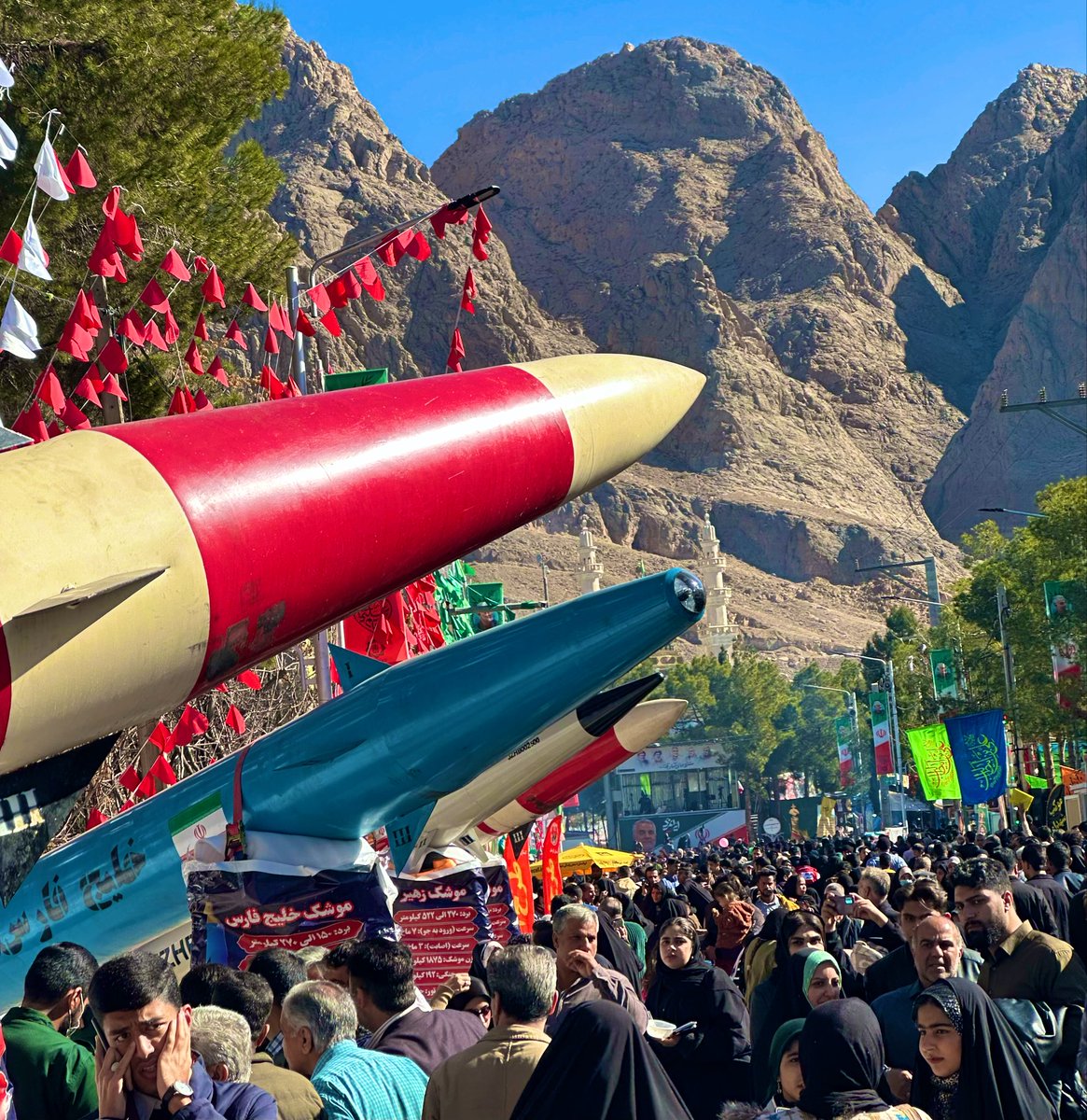 HTalebz's tweet image. امروز #مَردان_کرمان، در هفتهٔ مقاومت همزمان با ششمین سالگرد شهادت #ابَرمرد ایرانی،که امسال با میلاد با‌سعادت مولودکعبه،حضرت علی(ع) مصادف شد،مردانه و جانانه در تأمین امنیت مردم این شهر و کشور حاضر در این رویداد می‌کوشند.
خدا قوت.
#محمدعلی_طالبی
#رحمان_جلالی
#امنیتی_انتظامی