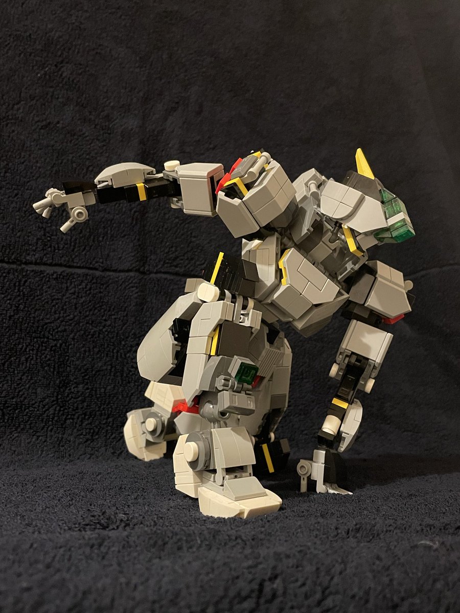 去年作ったレゴロボがこれしかなかった