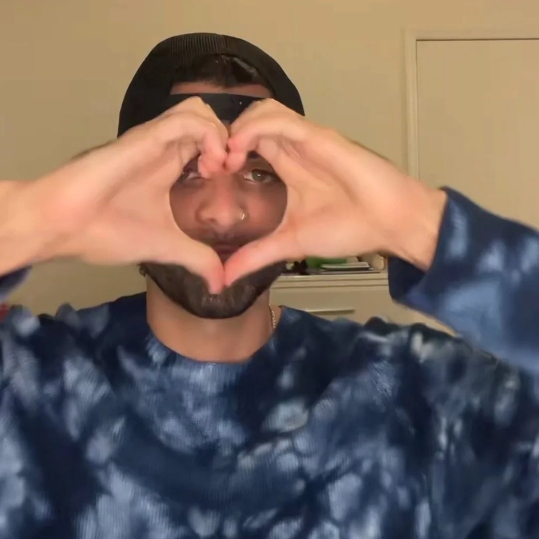 Erickbrii_52's tweet image. 12. ✧ Deseo que la salud, la paz y la felicidad te acompañen siempre ✧
#Ericks25Birthday