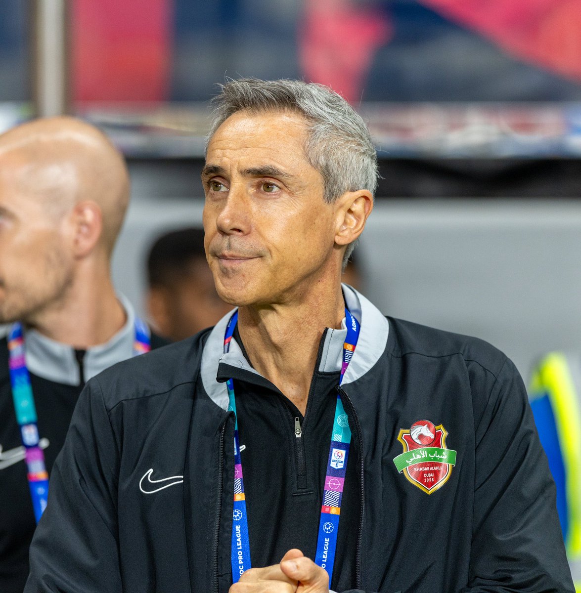 شفت يا كوتش كيف ثبات إيغور ورينان فالدفاع ومستوى إيغور ؟ ثلاث مباريات الأتحاد والنصر والعين لعبها إيغور بدون أخطاء والنهايه بوغدان أساسي عليه ! الرد كان جميل من الملعب كالعاده من إيغور

محمد جمعه واحد من " كايكي ، إيرالا ، داميان ، أديسون " والحال من بعضه .. عطهم فرصه وبنشوف