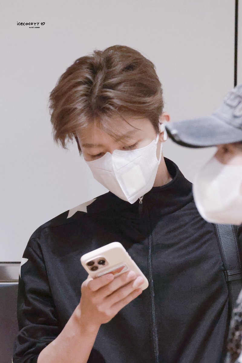 graegakko's tweet photo. 이 옷 입은 제민이 존느좋 연상애인 있는 체대생바이브 https://t.co/AvQTNtD7HS
