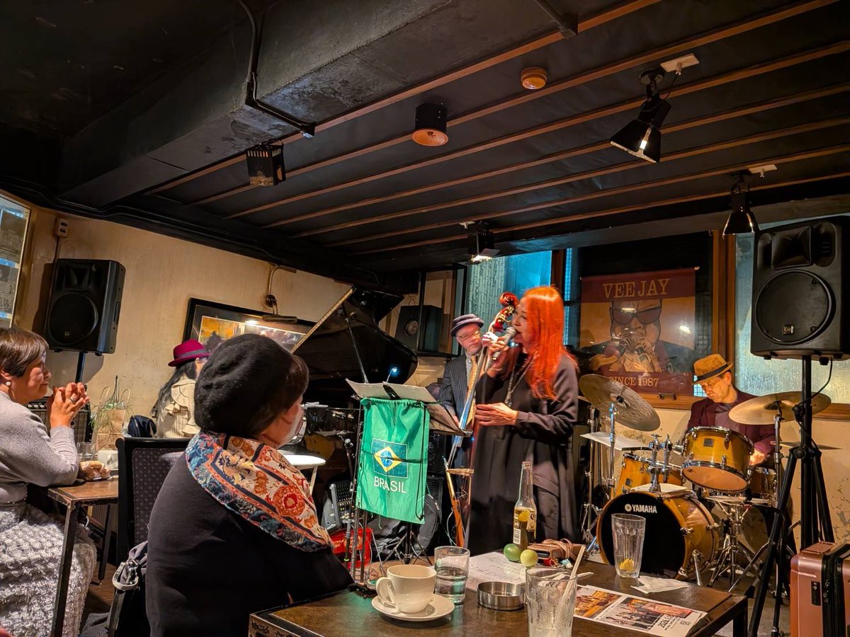 ZwC7jkV5pwNMp9H's tweet photo. 2026年新春ライブ＠四日市
Veejay、毎年来てくれる常連の友達やお客様そして新しいお客様のお陰でとても楽しく終わりました！
お越し頂いた皆様、
ありがとうございました🩷
何と今年7回目とのこと！
今回は二胡演奏のシットイン
もあり、新春らしいライブ
となりました。

#veejay
#新春ライブ https://t.co/dBHrlyZncu