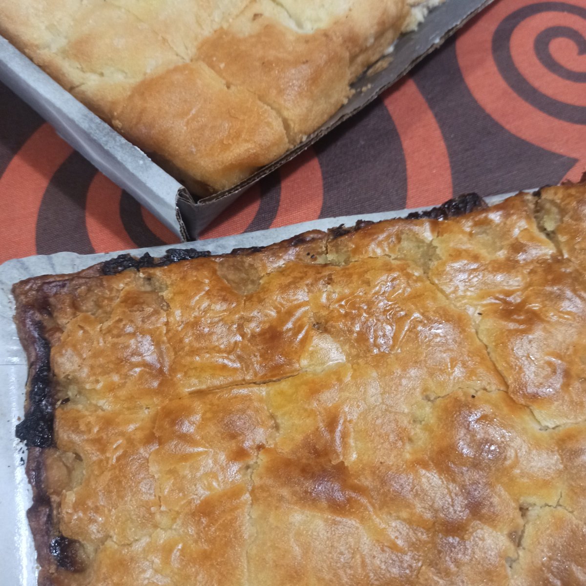 tonacatala's tweet photo. El millor de començar el #2026any és que encara ens queda coca de #Benimarfull i la de tonyina d'#Alacant de la #NitDeCapDAny a #Biar
Visca el #PaísValencià https://t.co/Xcg3Fbew7b