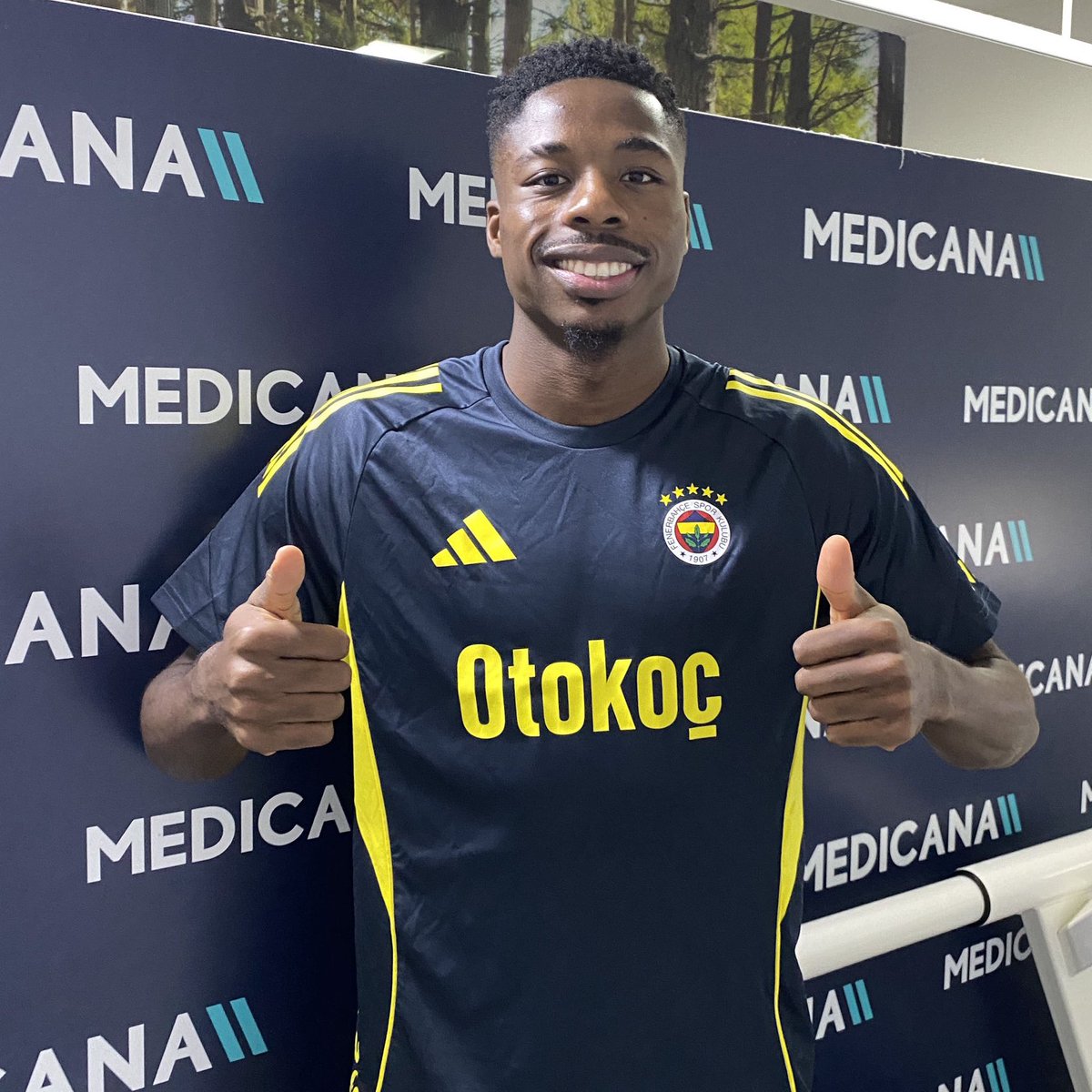 Anthony Musaba: "Fenerbahçe, ligdeki ve ülkedeki en iyi kulüp. Dünyadaki en iyi kulüplerden biri. Mükemmel bir his. Fenerbahçe'de oynamak her genç futbolcunun hayalidir."